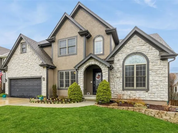 19596 W 105th Ter, Olathe, KS 66061