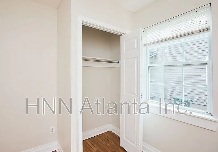 158 Hedges St SE — Photo 10