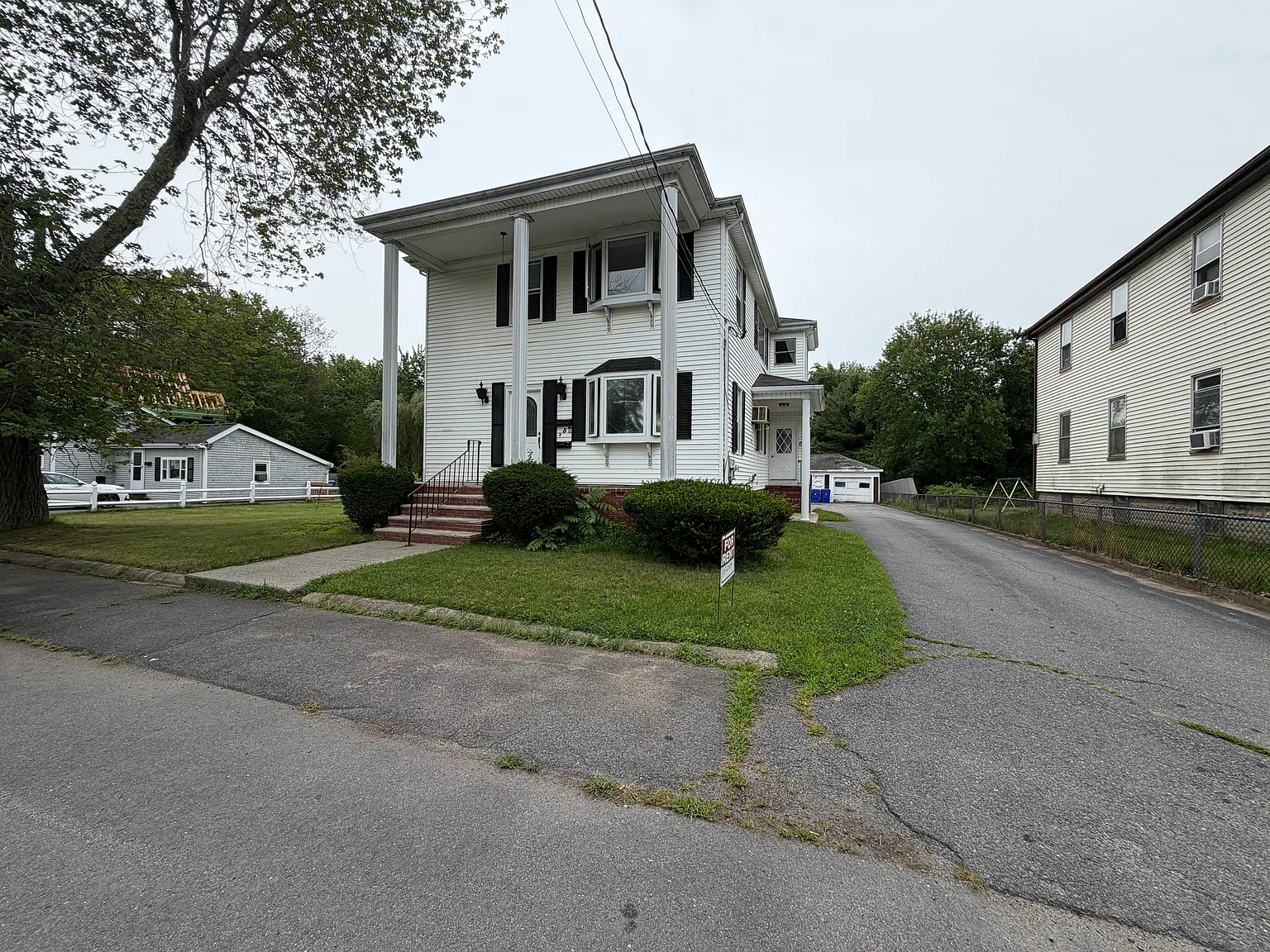 3 bed, 1028 sqft, $2,400 — Photo 1