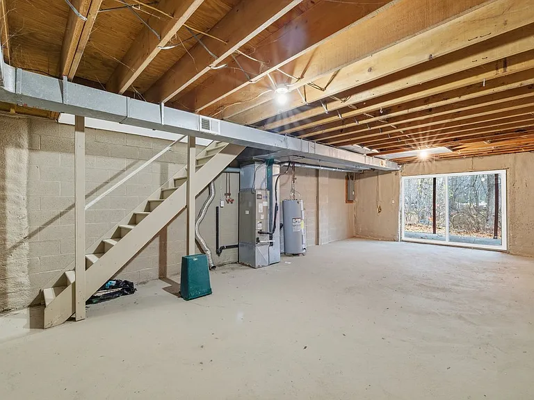 1273 Chateau Dr — Photo 17