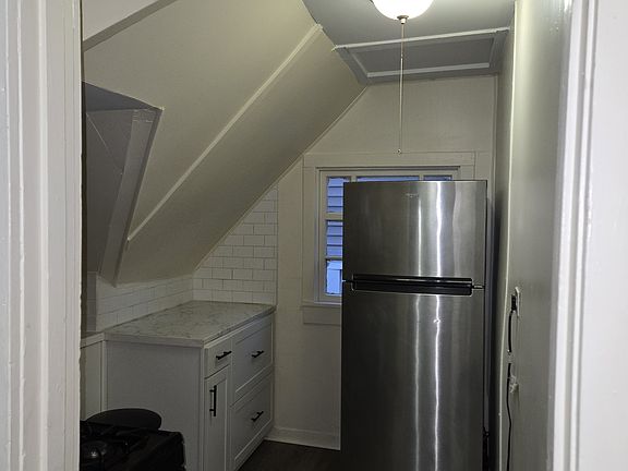 5th image of 318 Ashland Ave APT 4