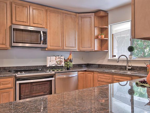 4th image of 5472 Woodhurst Ln