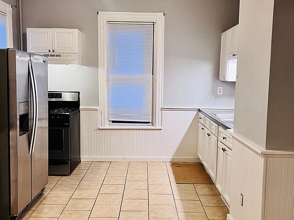 2nd image of 722 Elm St #1