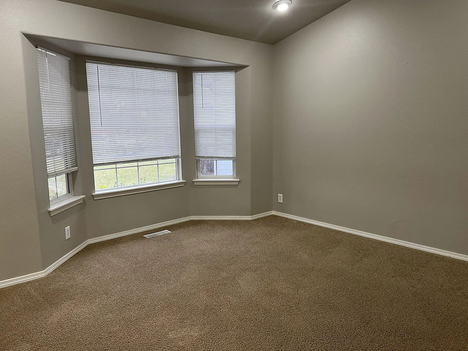 3050 Cape Cod Ave - Merid... — Photo 2