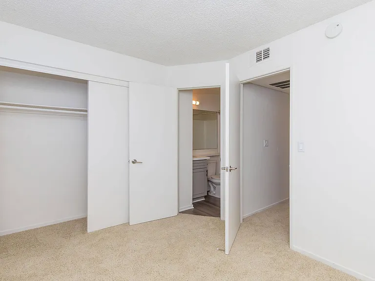 Glenoaks Terrace Apartments — Photo 24