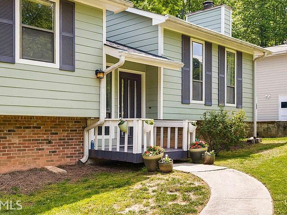 3rd image of 2526 Octavia Ln