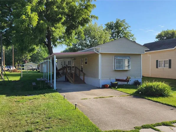 305 E 2nd St N, Mount Olive, IL 62069