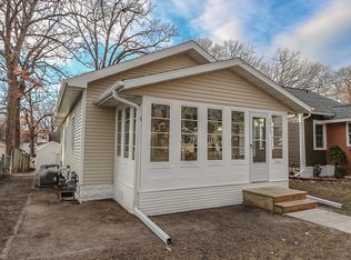 1035 Daniels St NE, Cedar Rapids, IA 52402