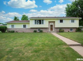 702 5th Ave W, Andalusia, IL 61232