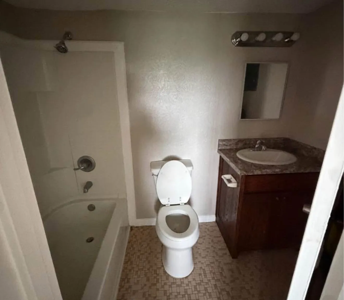 Studio, $775 — Photo 4