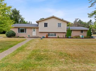 565 Sharon St, Waterford, MI 48328