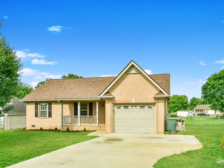 105 Chasity Ln — Photo 3