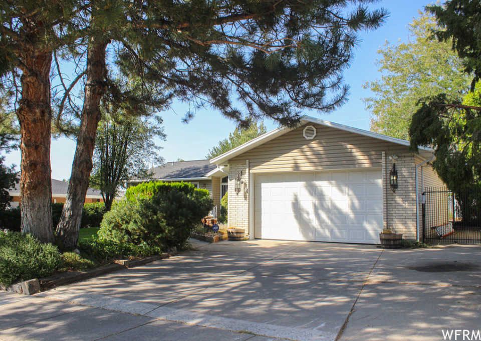 1st image of 3277 E English Way