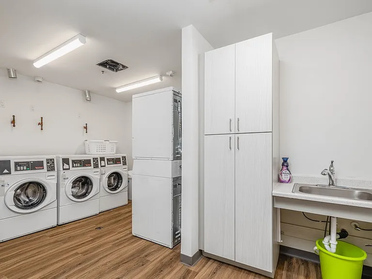 Fifty-Two Apartments — Photo 30