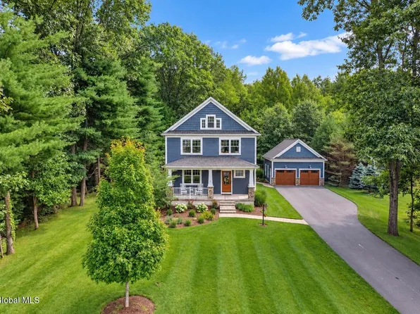 10 Emerald Terrace, Clifton Park, NY 12065
