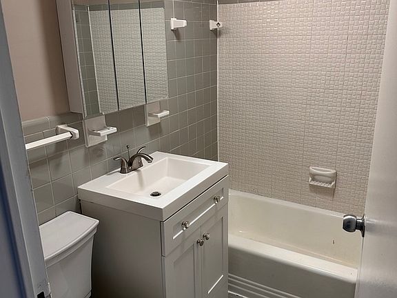 5th image of 10201 Grosvenor Pl APT 212