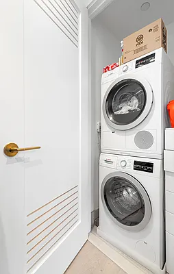 Rented by New York Casas Ltd. | media 7