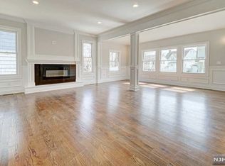 20 W Linden Ave, Dumont, NJ 07628
