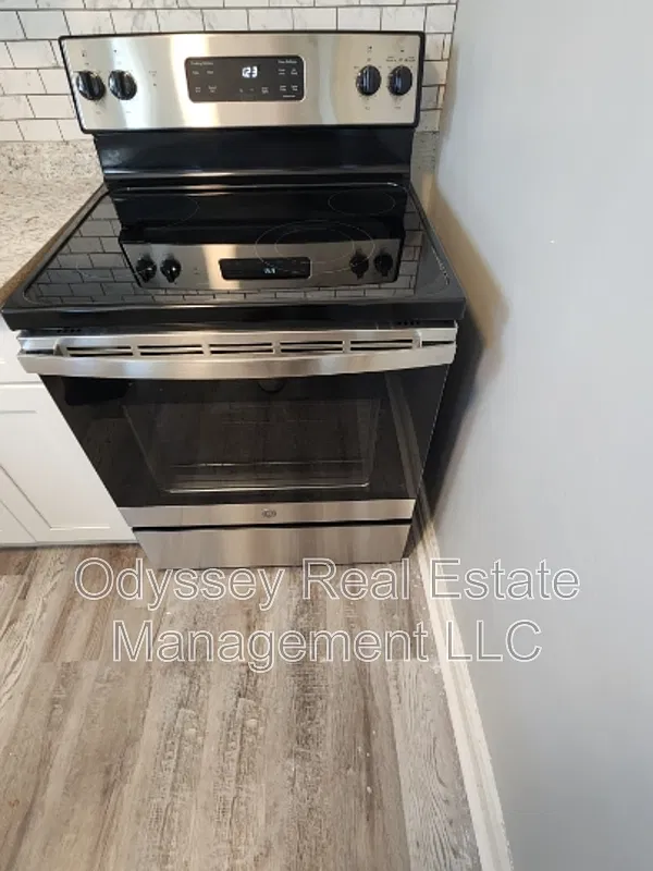 2 bed, 1.0 bath, 750 sqft, $1,900 — Photo 4