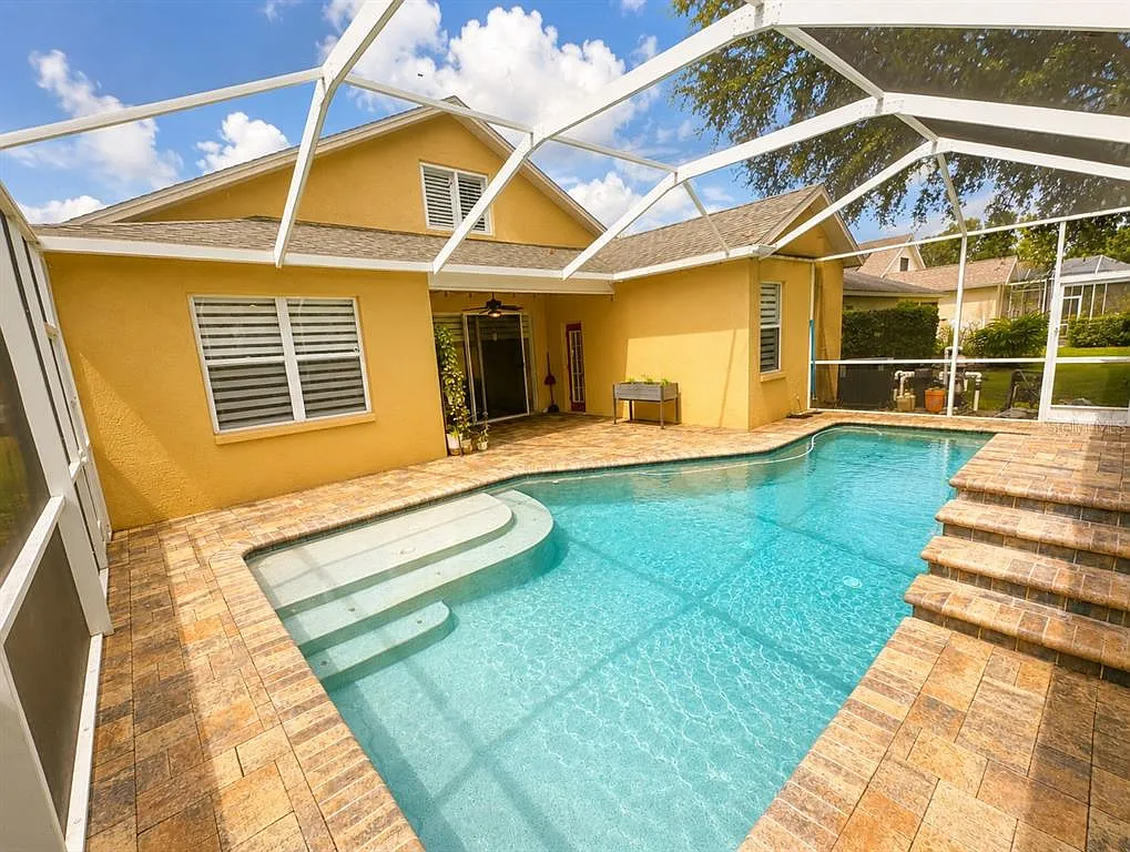 4 bed, 3.0 bath, 2354 sqft, $3,500 — Photo 2