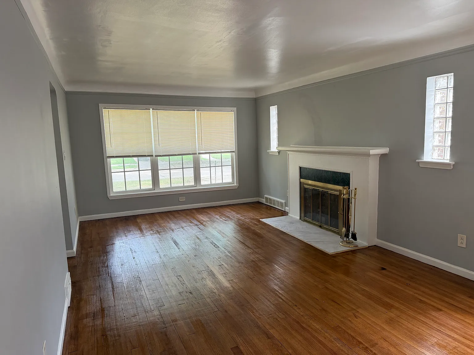 2 bed, 1045 sqft, $1,500 — Photo 2