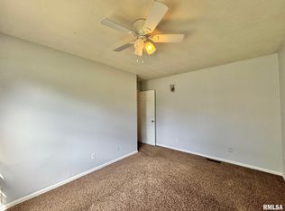 2403 Lynnhaven Dr, Springfield, IL 62704