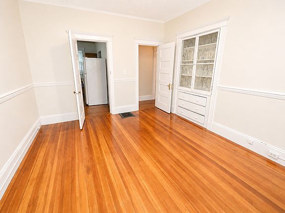 5th image of 229 Centre St #1