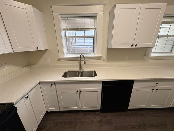 4th image of 304 University Ave