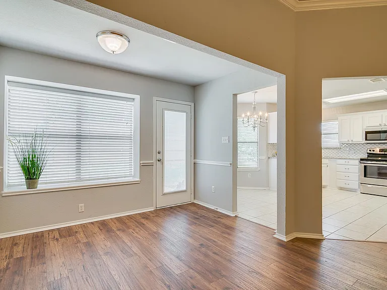 956 Carlin Ln — Photo 14