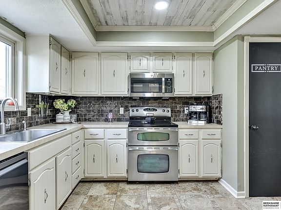 4th image of 13610 Redwood Cir