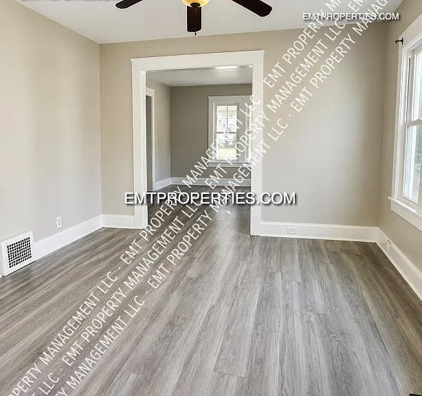 1301 W 5th St #1 — Photo 6