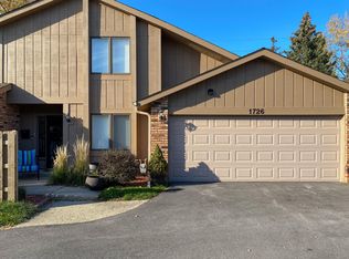 1726 Boulder Dr #1726, Darien, IL