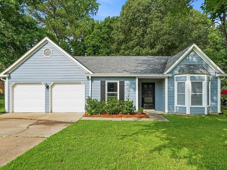 4061 Keheley Glen Dr NE — Photo 1