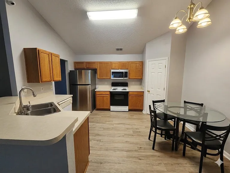 1 Louvet Ln #B — Photo 3