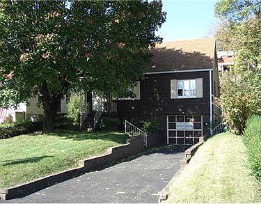 2nd image of 111 Owen St