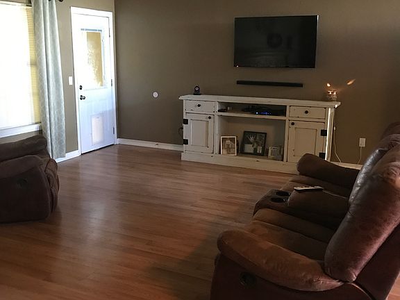 3rd image of 1204 E Kara Ln