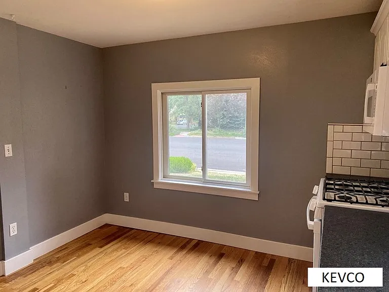 601 E Myrtle St — Photo 7
