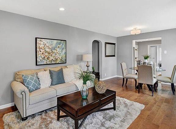 5th image of 402 Julian Pl