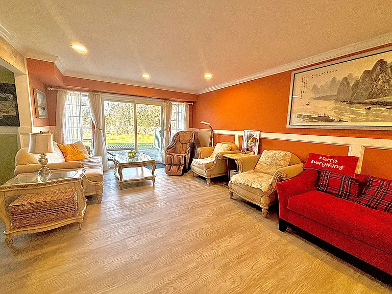 15 Manors Dr — Photo 7