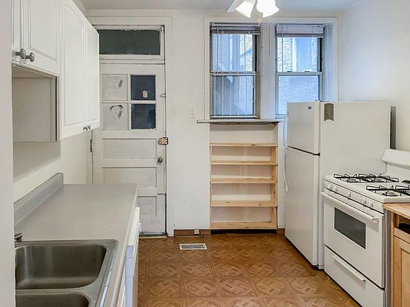 3rd image of 4817 N Wolcott Ave APT 2A