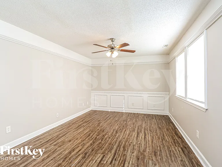 1716 Virginia St — Photo 4