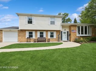 1326 E Michele Dr, Palatine, IL 60074