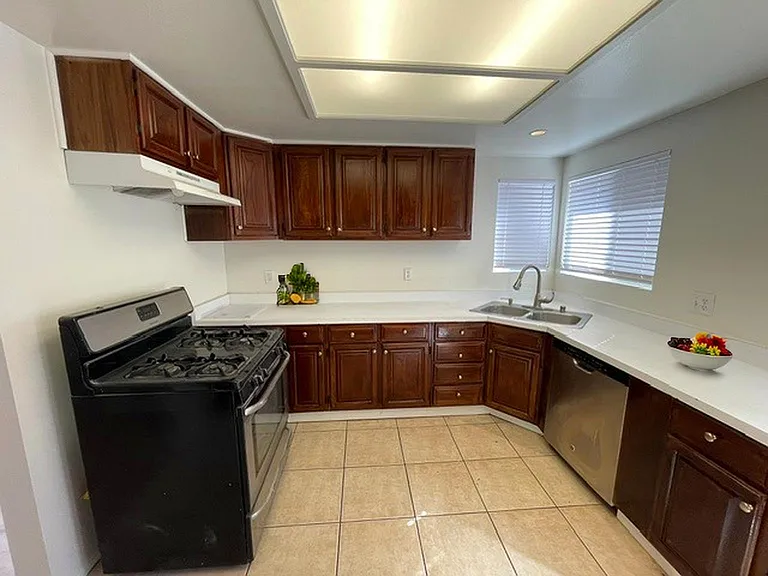 680 Woodcrest Dr #B — Photo 13
