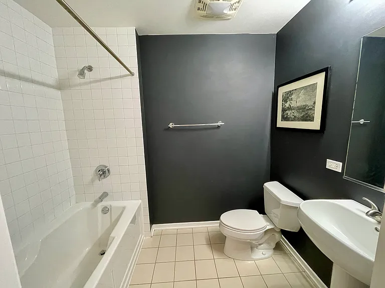 1000 W Leland Ave #5G — Photo 3