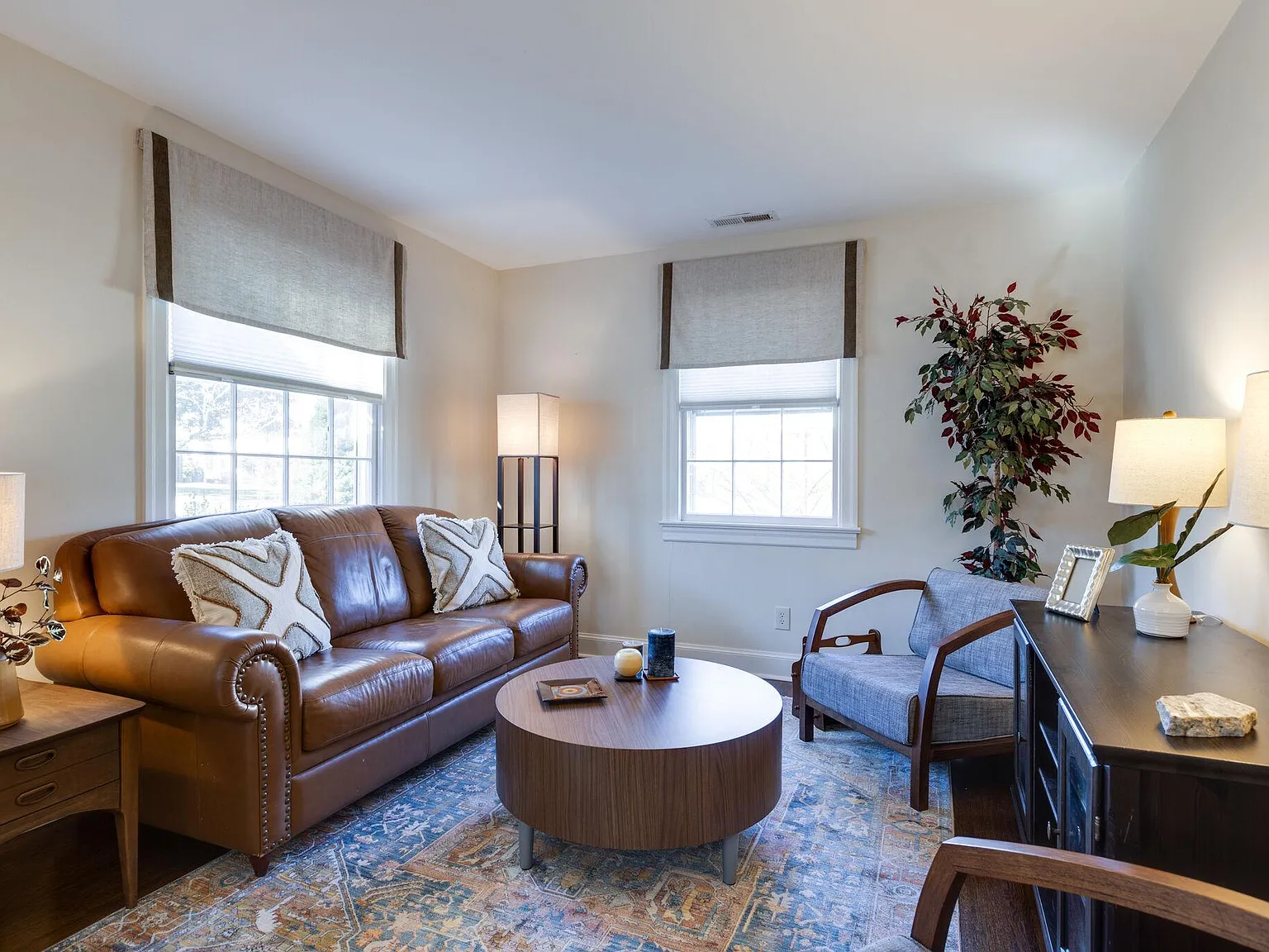 2 bed, 2091 sqft, $3,000 — Photo 2