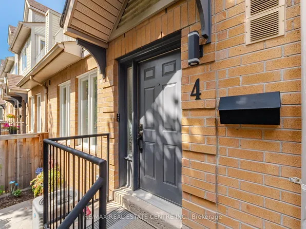1211 Parkwest Pl #4, Mississauga, ON L5E 3J3