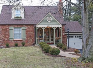 1379 Andrew Dr, Saint Louis, MO 63122