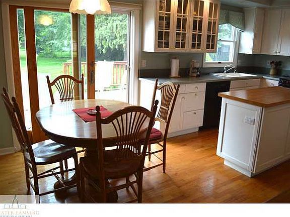 3rd image of 819 E Crown Blvd