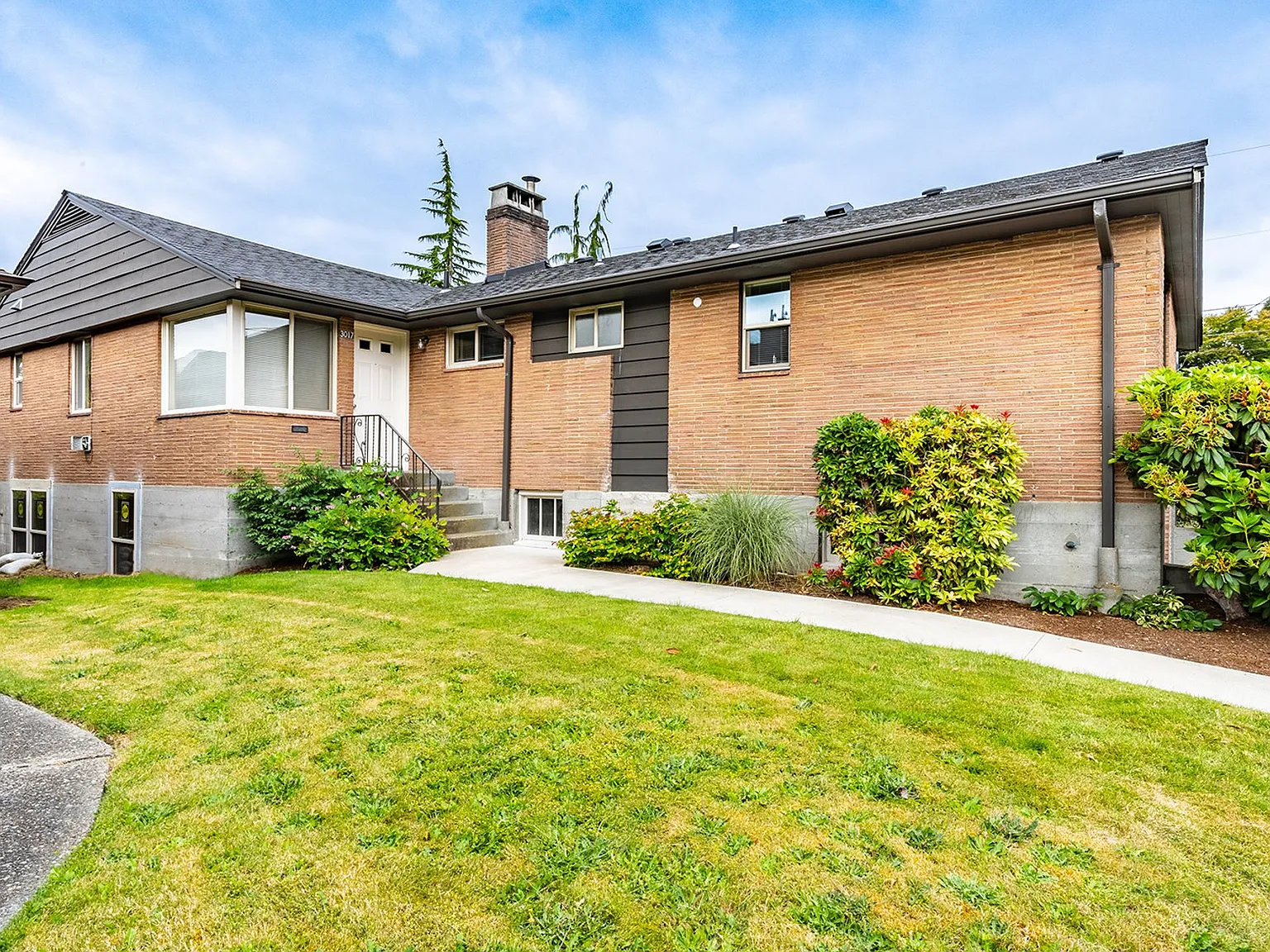Charming One Bedroom/One Bath In North Ballard *November Base Rent Free** — Photo 4