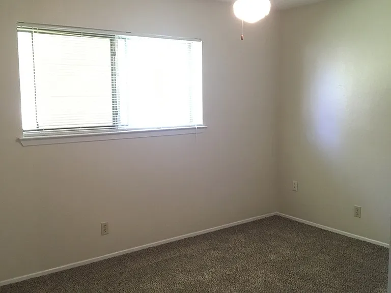 501 Marilyn Dr — Photo 6